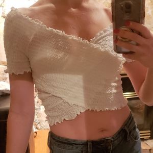 ☆3 for 15☆ NWT 🌼 White & stretchy bandage crop top